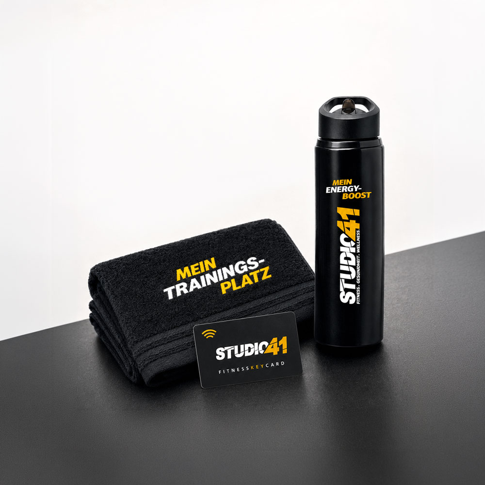 Handtuch, Trinkflasche und Studio-41-Keycard für das kostenlose Probetraining in Weißwasser